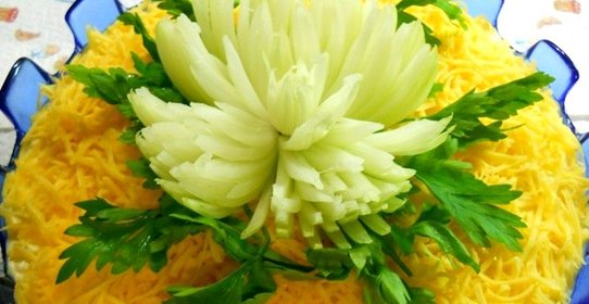 Салат с курицей Хризантема