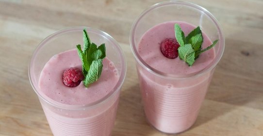 Кефир с малиной