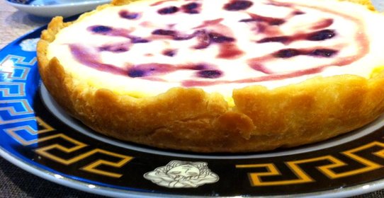 Пирог творожный с вишней