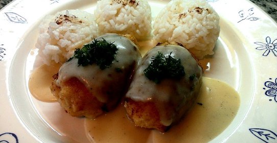 Рыбные котлеты по‑русски из трески с капустой и салом