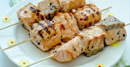 Шашлыки из семги в медово-горчичном соусе