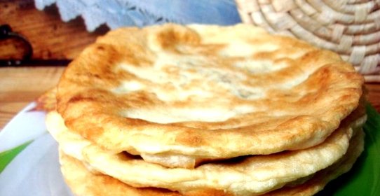 Лепёшки с сыром и зеленью и с повидлом