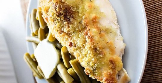 Запеченная курица с чесноком и сыром