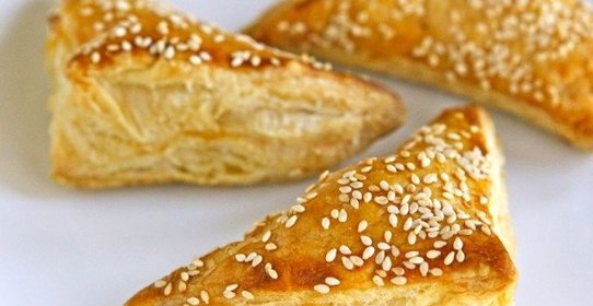 Cлоеные пирожки с творогом