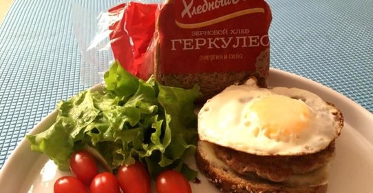 Сэндвич с бифштексом и яйцом