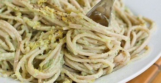 Паста с соусом из авокадо