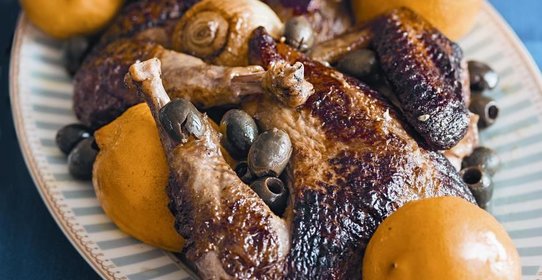 Лимонная цесарка с печеным луком