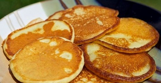 Оладьи на воде с яйцами