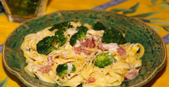 Паста карбонара с брокколи