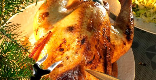 Индейка с яблоками и сладким шукрутом из савойской капусты