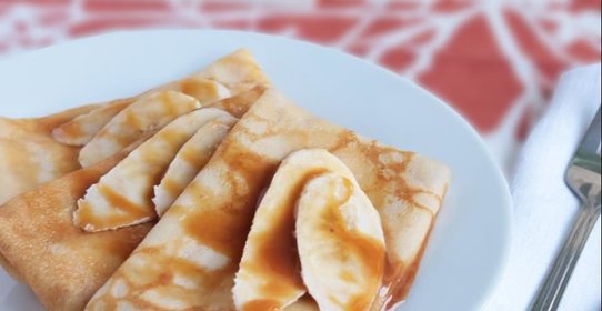 Блинчики с бананом и карамелью