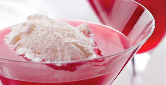 Ягодный кисель с ванильным мороженым