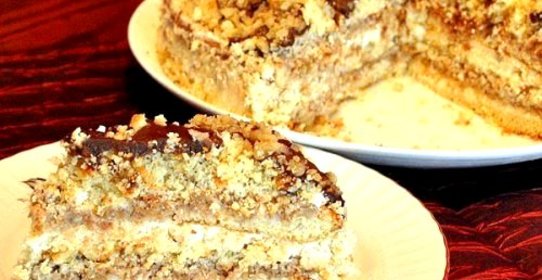 Бисквитный торт с яблочно-ореховой начинкой