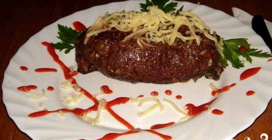 Оленина в брусничном соусе