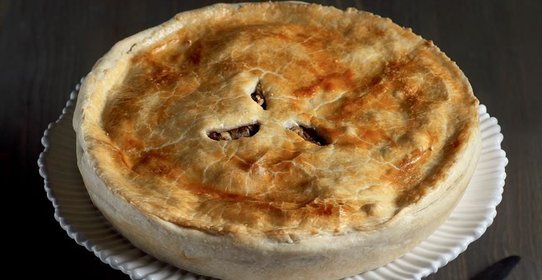 Пирог из цесарки с лесными грибами и тархуном