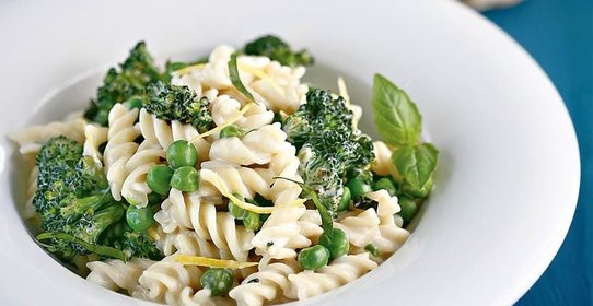 Паста с зелеными овощами и маскарпоне