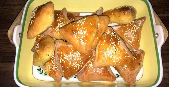 Самса на кефирном тесте с куриным мясом и зеленью