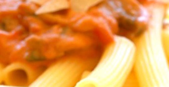 Паста с тыквой, грибами, горгонзолой и чипсами из шалфея