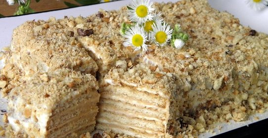 Торт из печенья без выпечки со сметаной