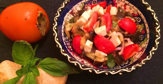 Салат-коктейль из куриного мяса с ананасами