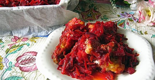 Хек под свекольным маринадом
