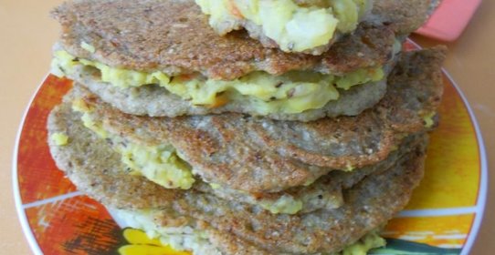 Индийские блины с картофелем и чечевицей