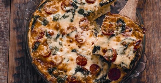 Картофельный пирог с помидорами и шпинатом