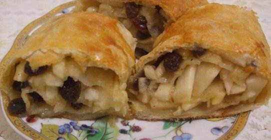 Яблочный слоеный пирог