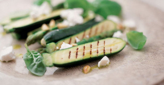 Цукини с козьим сыром и кедровыми орешками