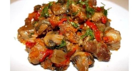 Мясо, тушеное с шампиньонами и сладким перцем