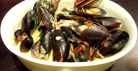 Мидии в сырном соусе