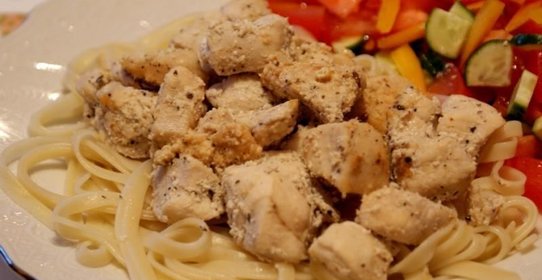 Куриное филе в кефире с базиликом