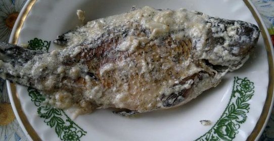 Жареный карась в сметане на сковороде