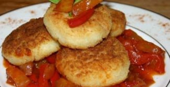 Рисовые биточки с соусом из ананаса