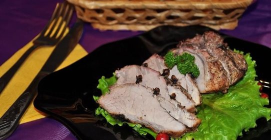 Свинина запеченная в мультиварке