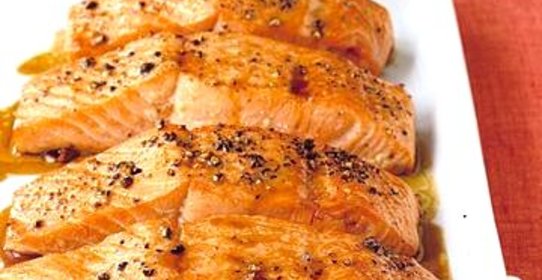 Лосось в глазури из соевого соуса