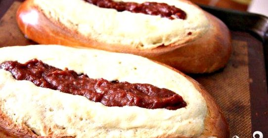 Хлеб с сыром и гуавой