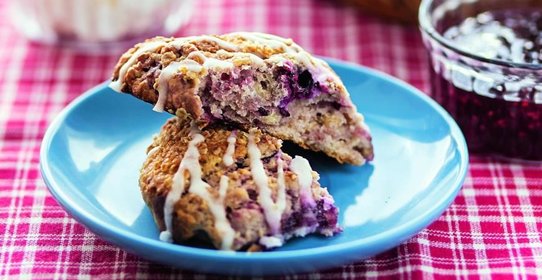 Булочки с овсянкой, медом и ягодами