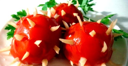 Помидоры маринованные с чесноком