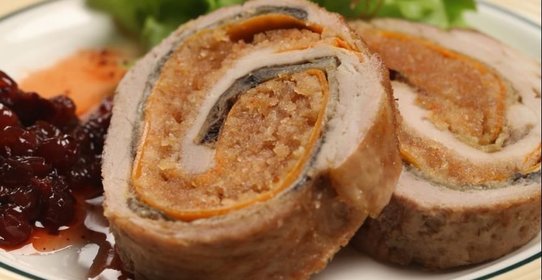 Рулет из свинины с баклажанами
