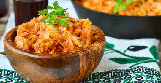 Тушеная капуста с мясом в мультиварке