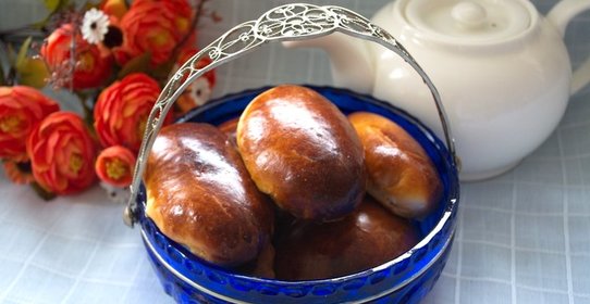 Печеные пирожки из дрожжевого теста