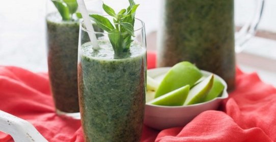 Зеленый вегетарианский смузи