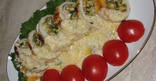 Кальмары, фаршированные грибами и омлетом