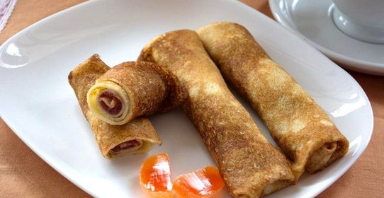 Фруктовые блины с персиковым повидлом