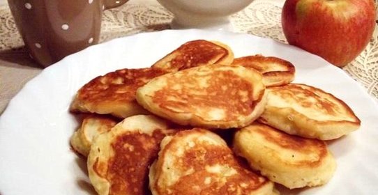 Оладьи с творогом и яблоками