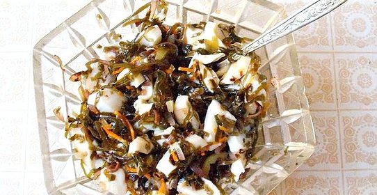 Салат с кальмарами