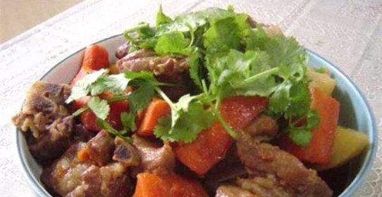 Говяжьи ребрышки, тушеные с картошкой