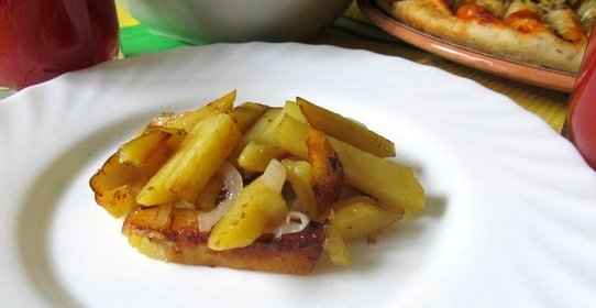 Картофель жареный с луком и чесноком