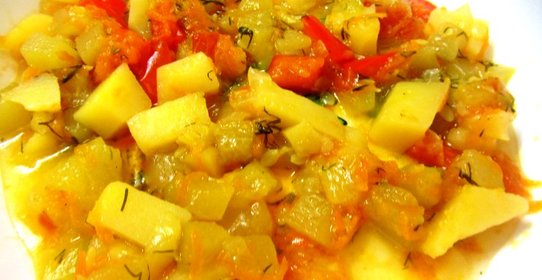 Летнее овощное рагу с картофелем в мультиварке